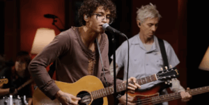 Dominic Fike revisite le générique de South Park de Primus en 26 secondes sur Triple J