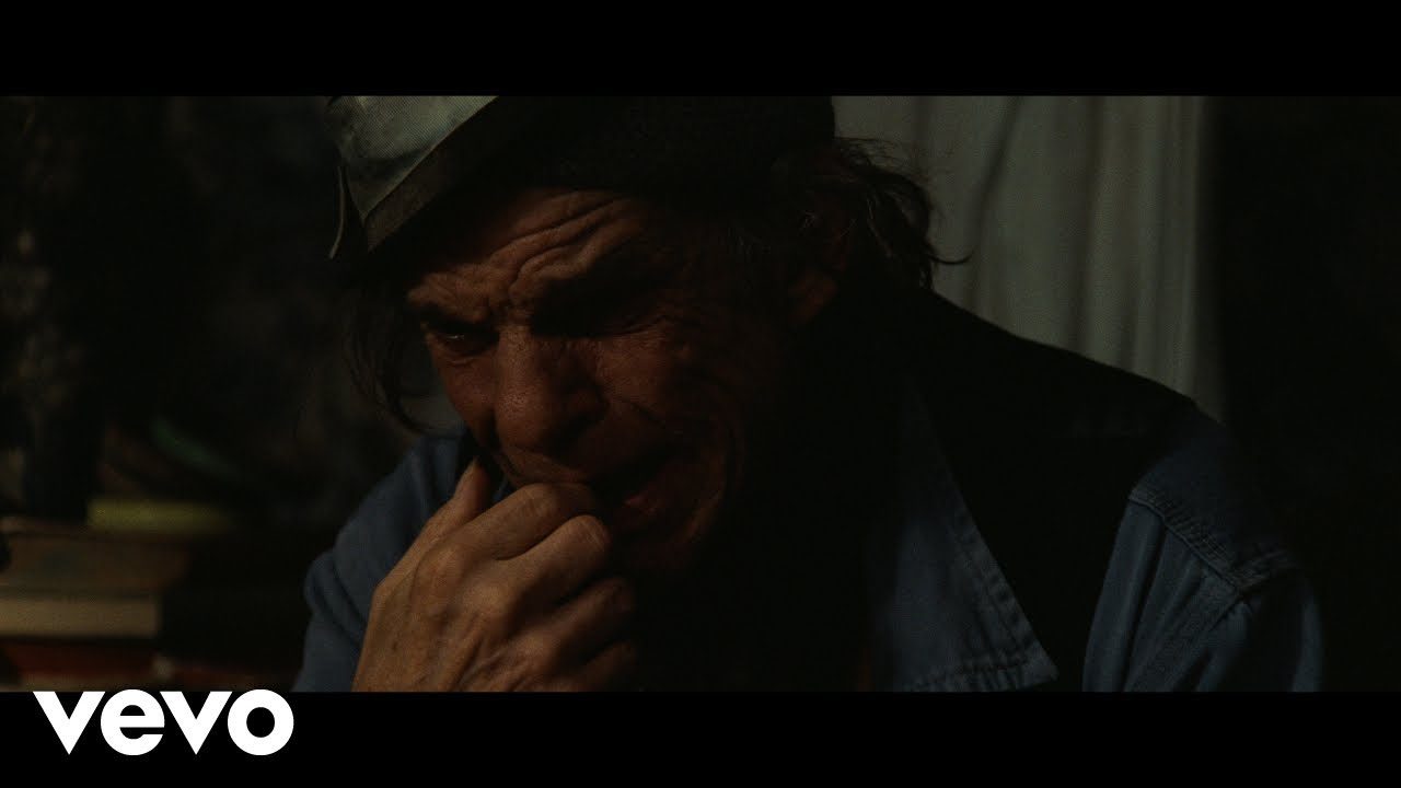 Image du clip In the Night de Beck, avec l'acteur Denis Lavant