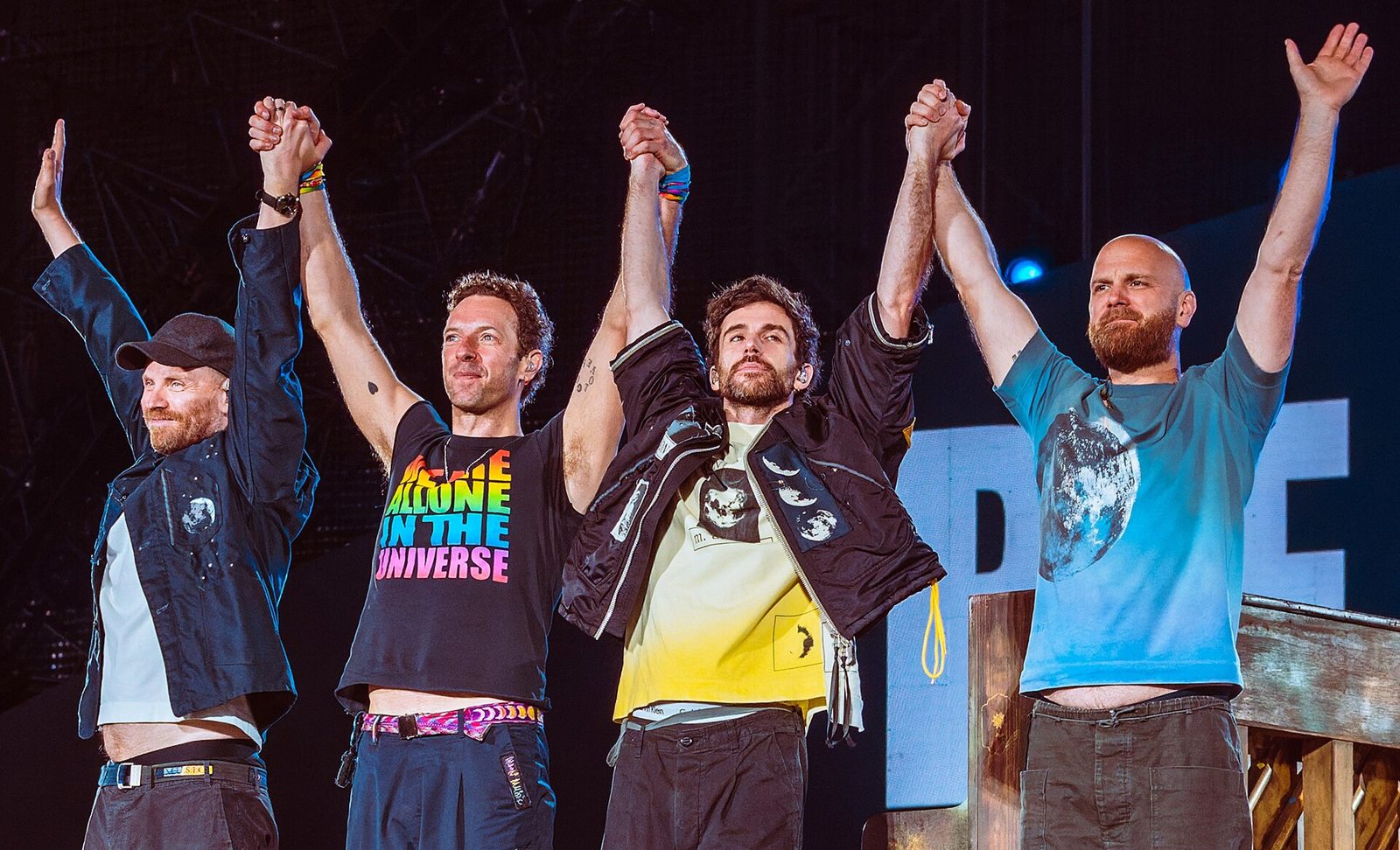 Chris Martin et Coldplay en concert, le groupe assure la direction artistique du show