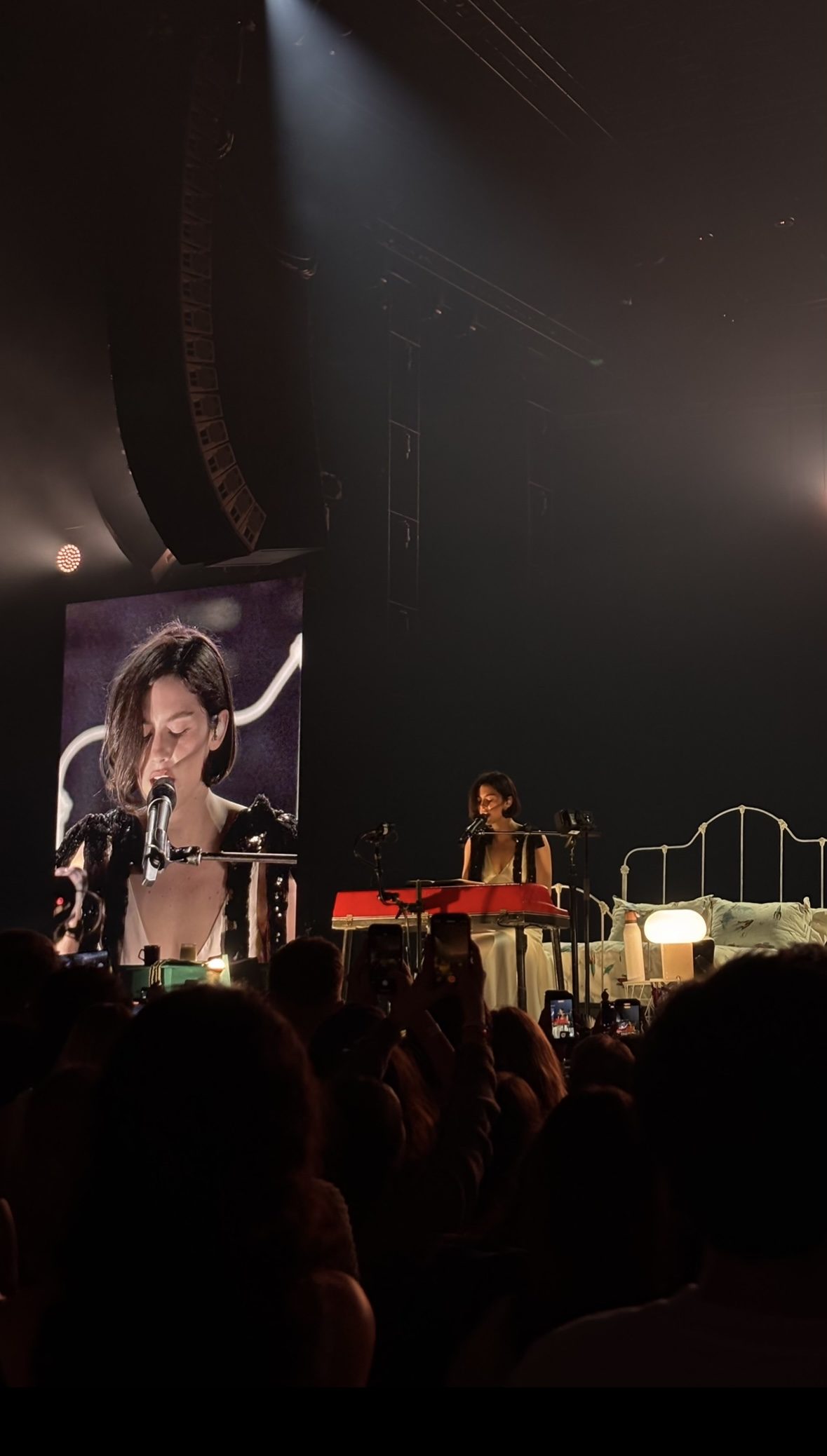 Gracie Abrams sur scène lors de sa tournée