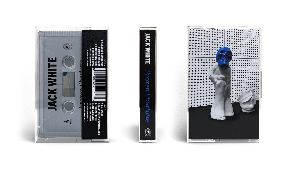 L'édition cassette de « Frozen Charlotte » de Jack White, tracklist visible sur la jaquette