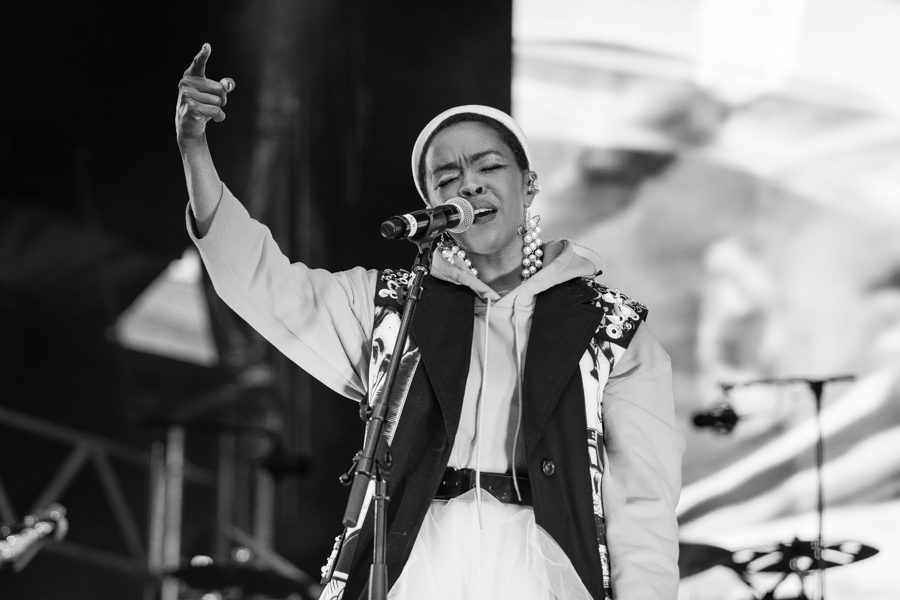 Ms. Lauryn Hill en concert, guitare et voix, lors d'une performance live