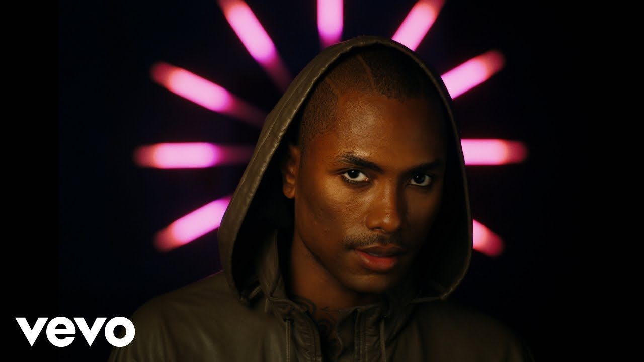 Steve Lacy dans le clip officiel de the feeling