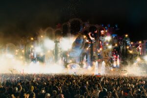 La mainstage Consciencia de Tomorrowland 2026 illuminée de nuit à Boom, en Belgique