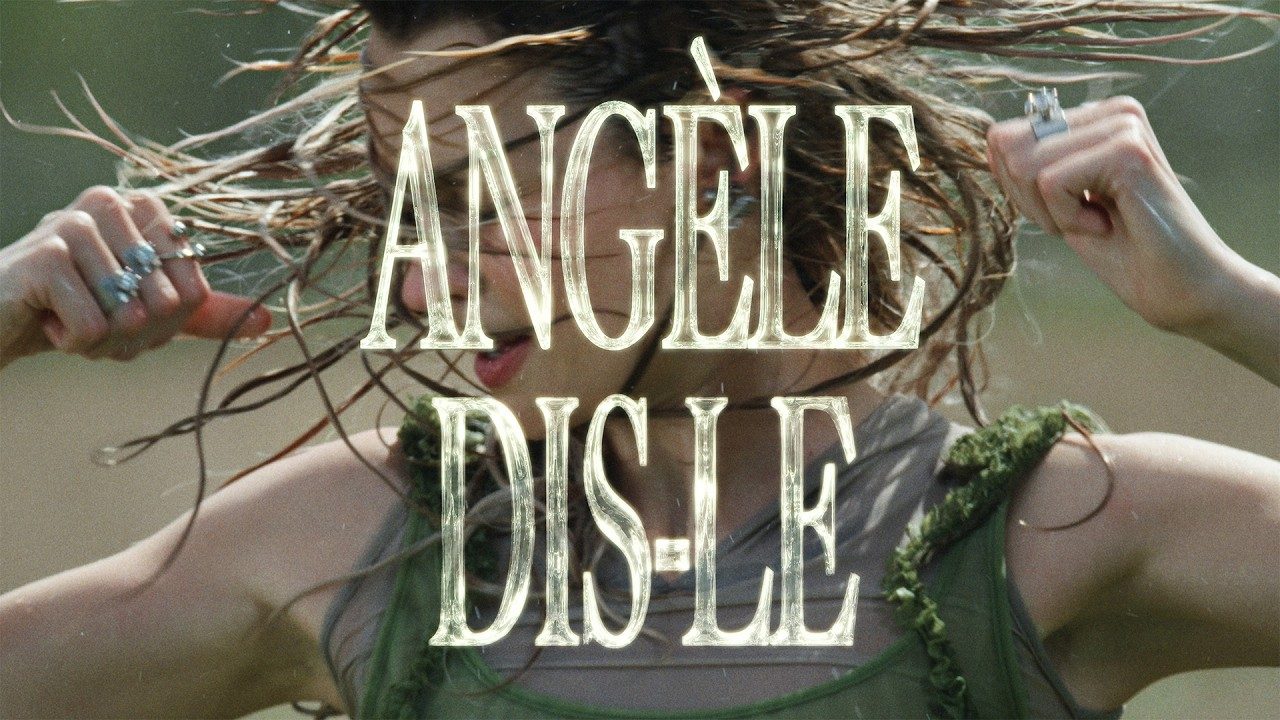 Angele dans le clip officiel de Dis-le