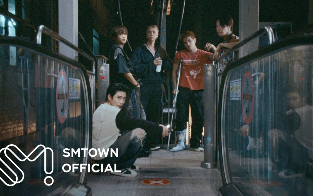 NCT 127 dans le clip de Piñata, extrait de l album BLINGY