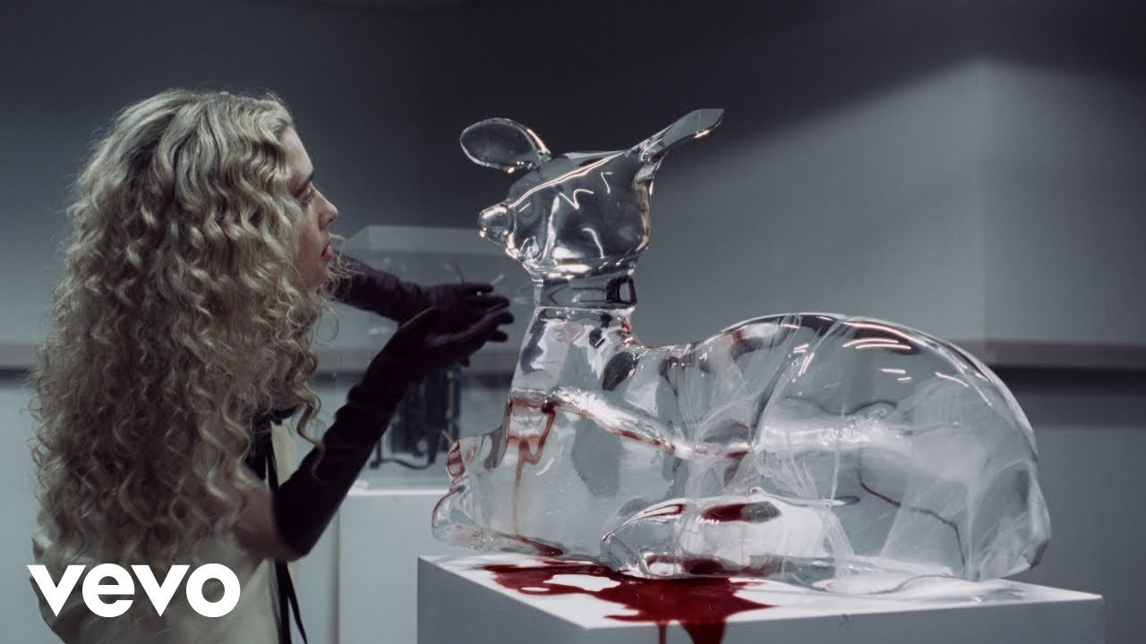 Image extraite du clip officiel de Violins, de Blondshell