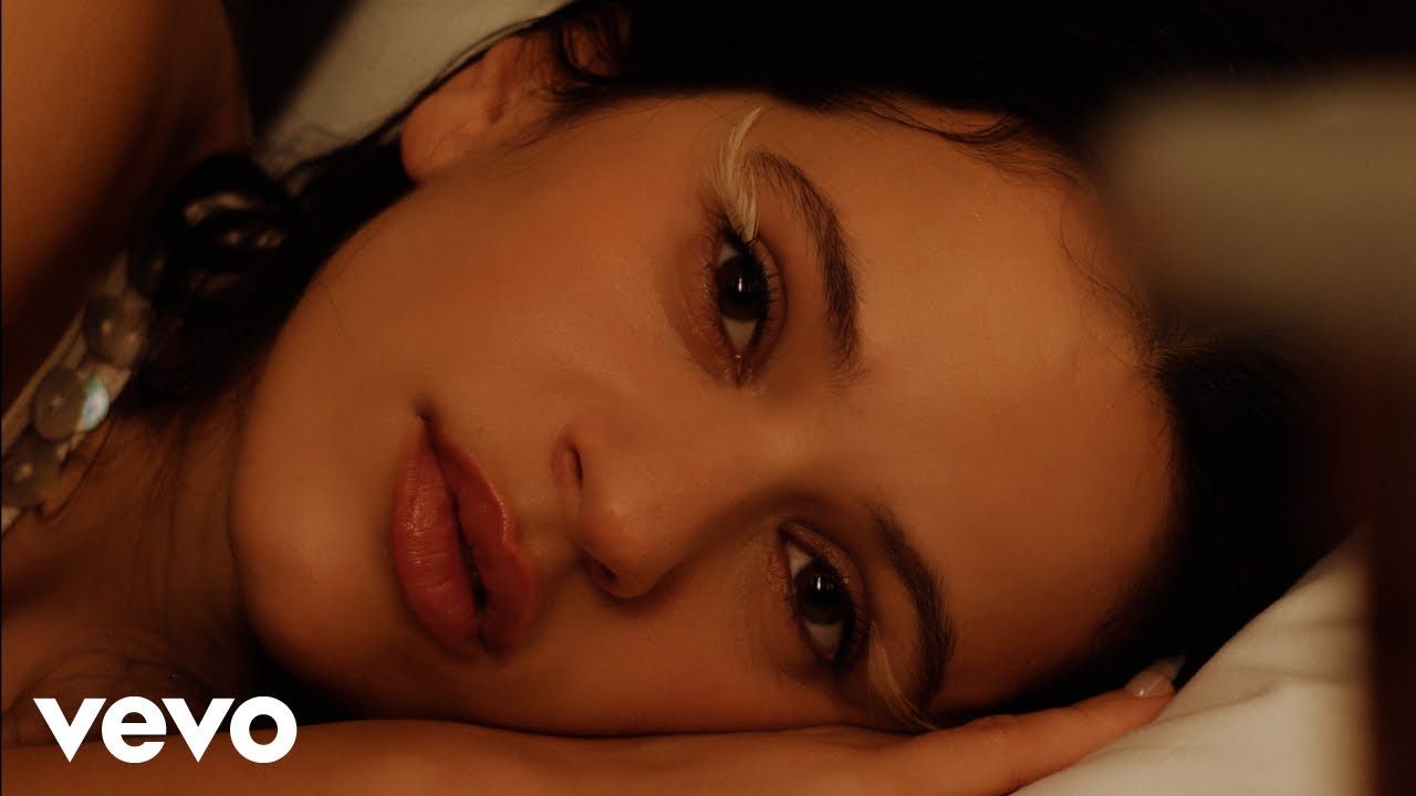 Rosalía dans le clip Berghain