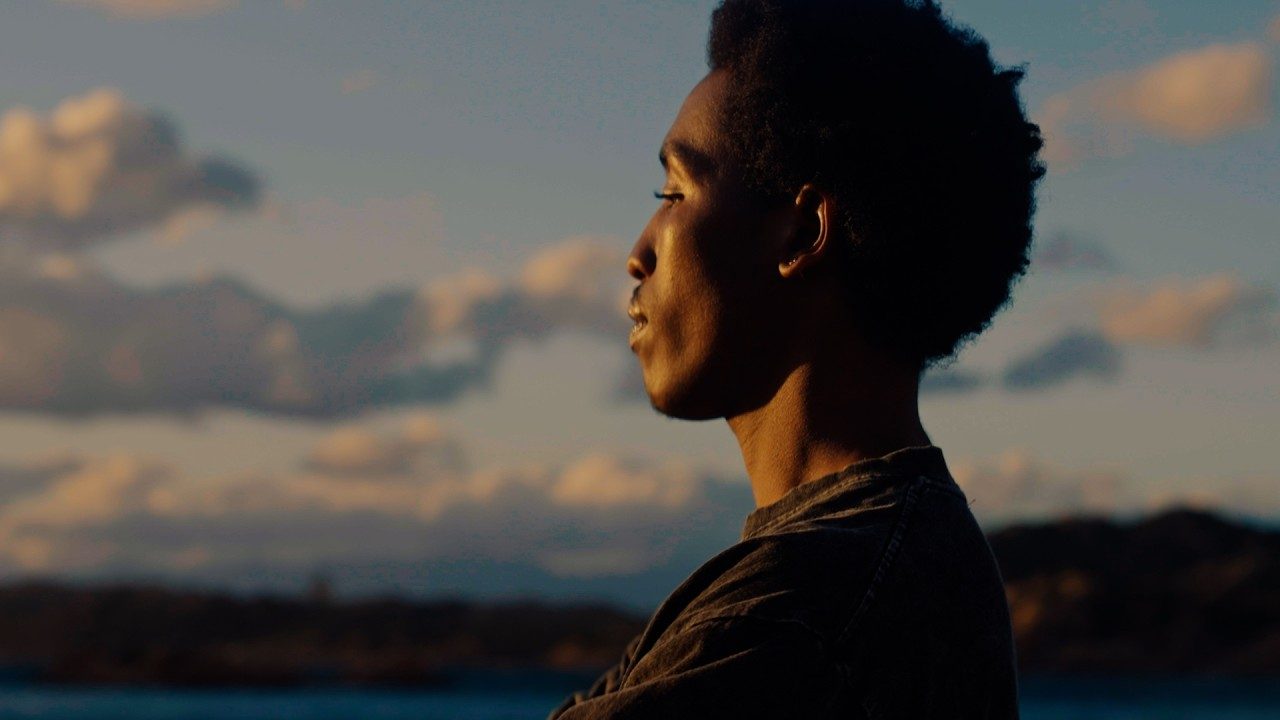 So La Lune dans le clip de Doudou